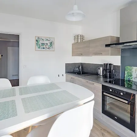 Apartment Ile De Nantes, 4 Personnes, Parking Inclus *